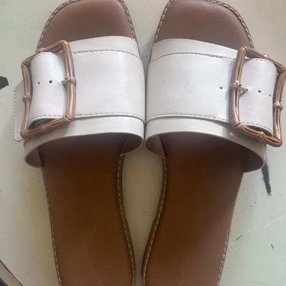 Sandals - Picture 3 of 3